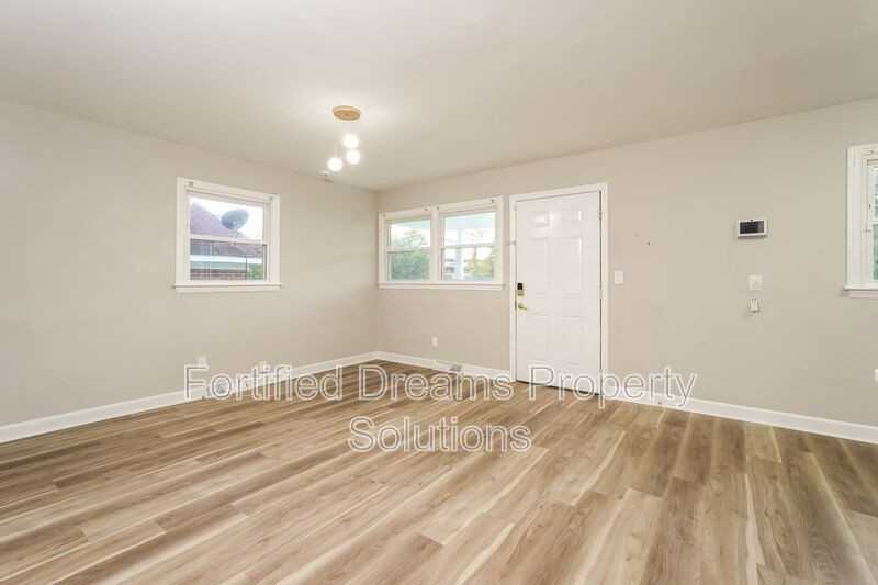 1615 Eastwood Ave - Photo 3 of 18