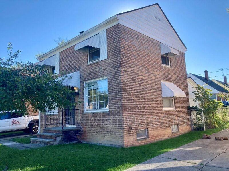 5574 Beechwood Ave - Photo 3 of 19