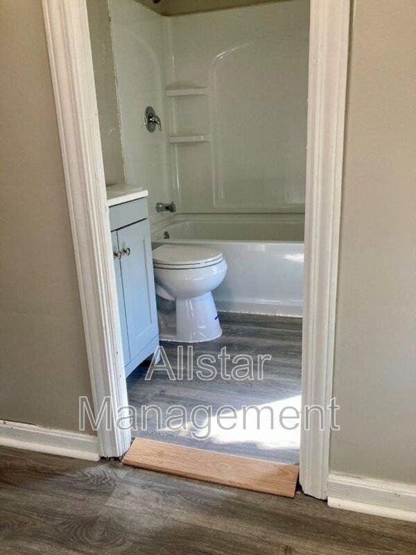 5574 Beechwood Ave - Photo 5 of 19