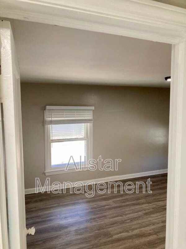5574 Beechwood Ave - Photo 6 of 19