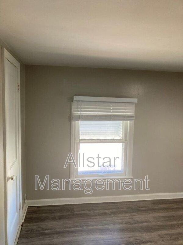 5574 Beechwood Ave - Photo 7 of 19