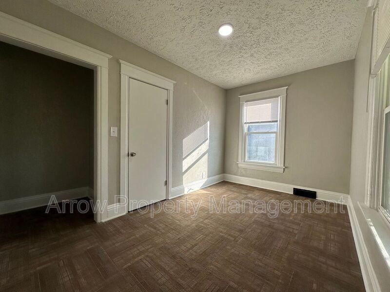 2442 Vine St #2 - Photo 4 of 9