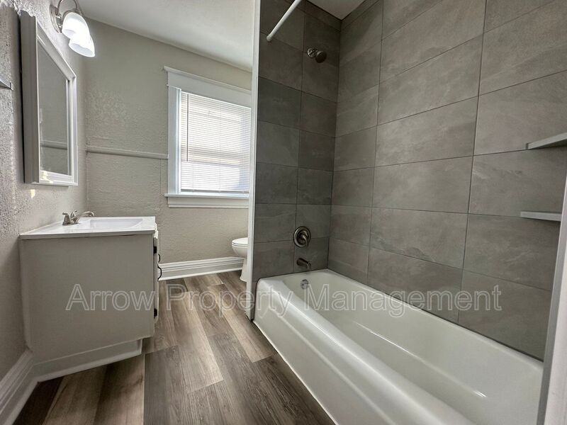 2442 Vine St #2 - Photo 5 of 9