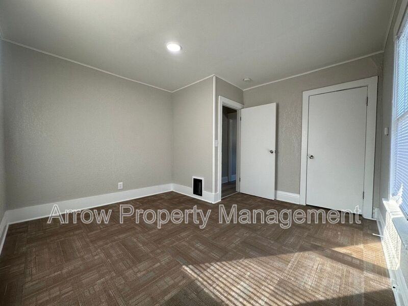 2442 Vine St #2 - Photo 6 of 9