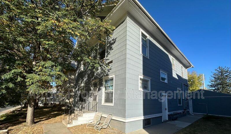 2442 Vine St #2 - Photo 7 of 9