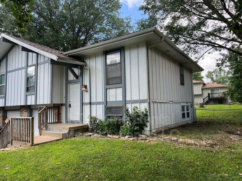 1904 E Lindenwood Cir - Photo 2 of 33