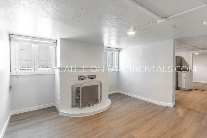 233 Wn - Photo 2 of 15