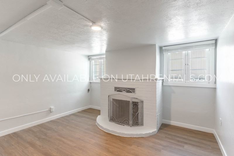 233 Wn - Photo 3 of 15