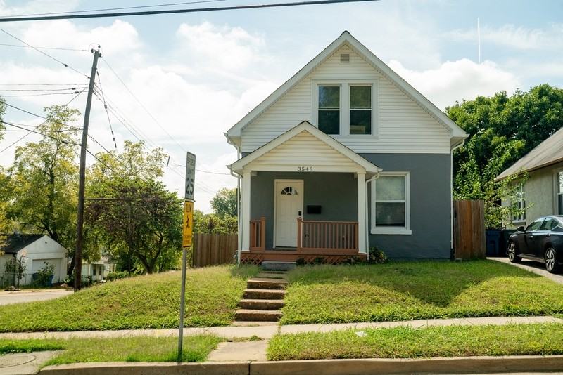 3548 Manhattan Ave - Photo 2 of 31