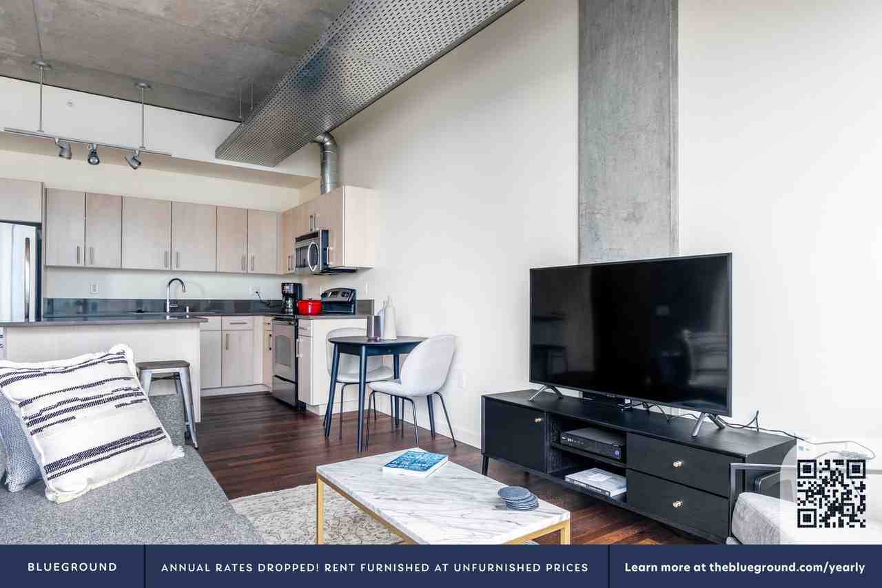 520 Occidental Ave S #13 - Photo 3 of 22