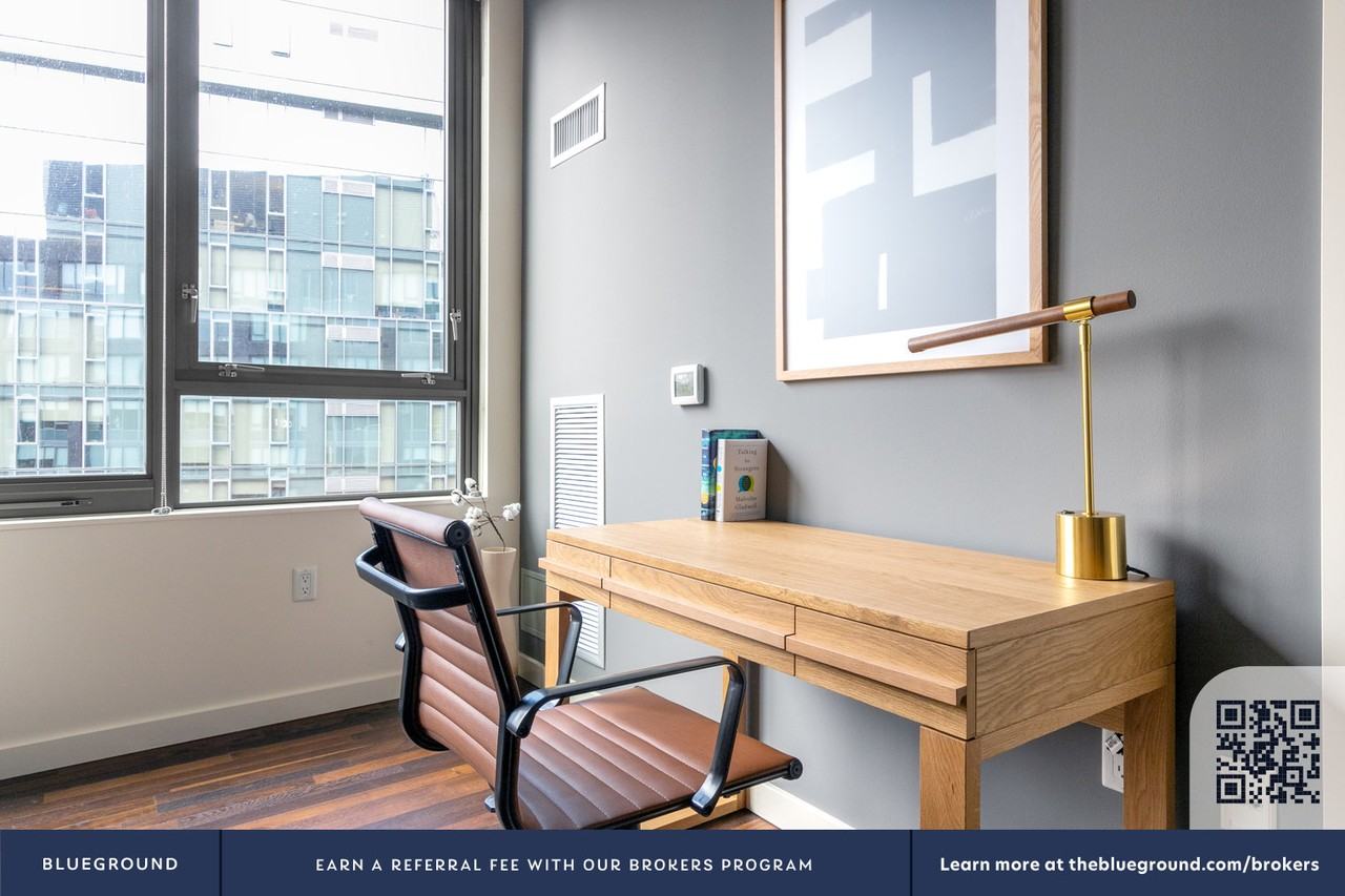 520 Occidental Ave S #13 - Photo 4 of 22