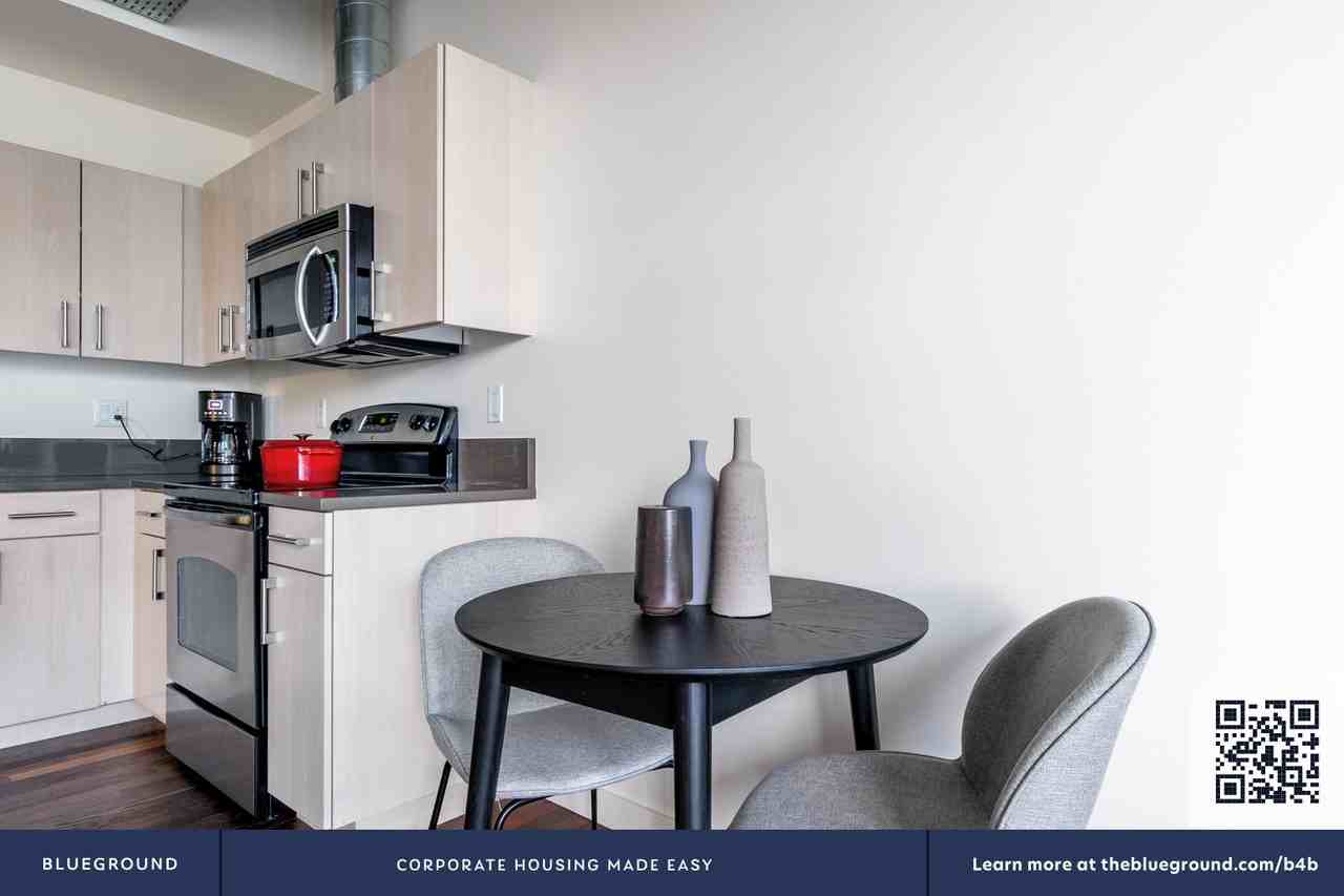 520 Occidental Ave S #13 - Photo 5 of 22