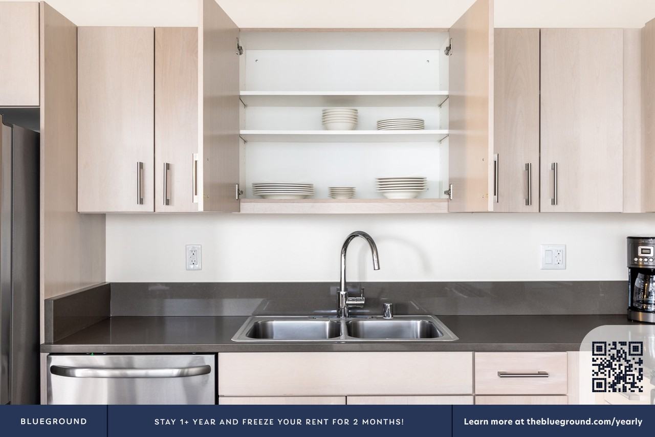 520 Occidental Ave S #13 - Photo 7 of 22