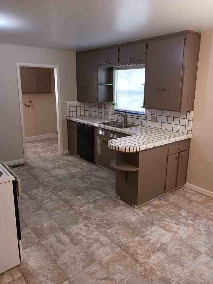 601 A St #NA - Photo 5 of 16