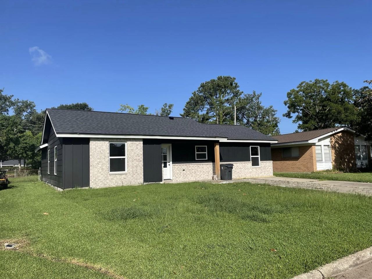 845 Connecticut St #NA - Photo 2 of 10