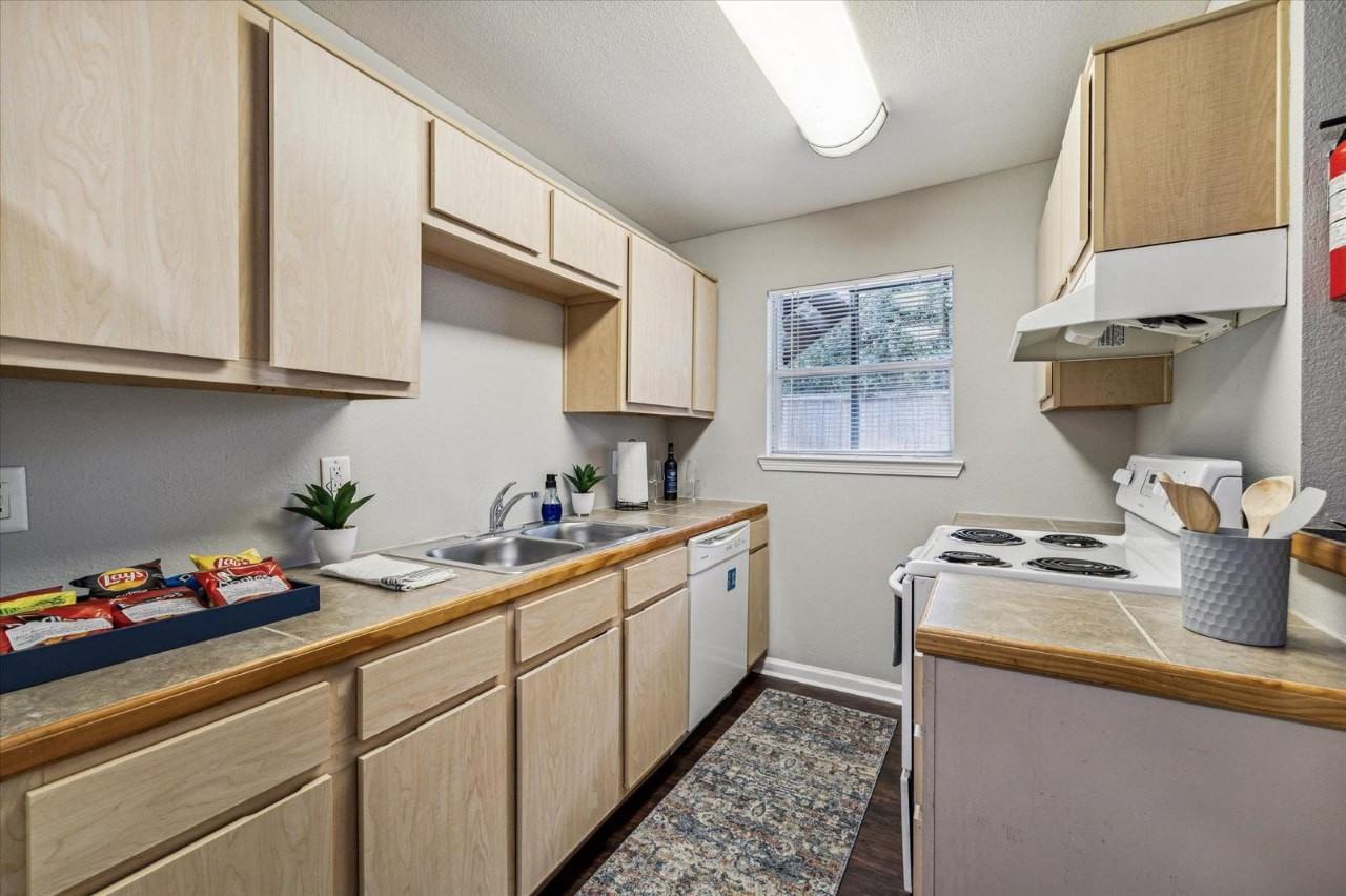 1225 West 25th Street #1 - Photo 2 of 8