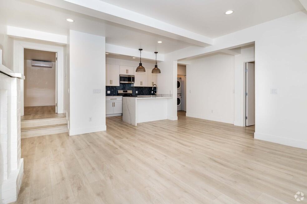 402 Lee St #1 - Photo 3 of 21