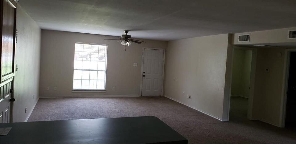 510 W Denison Cir Apt G #NA - Photo 2 of 5