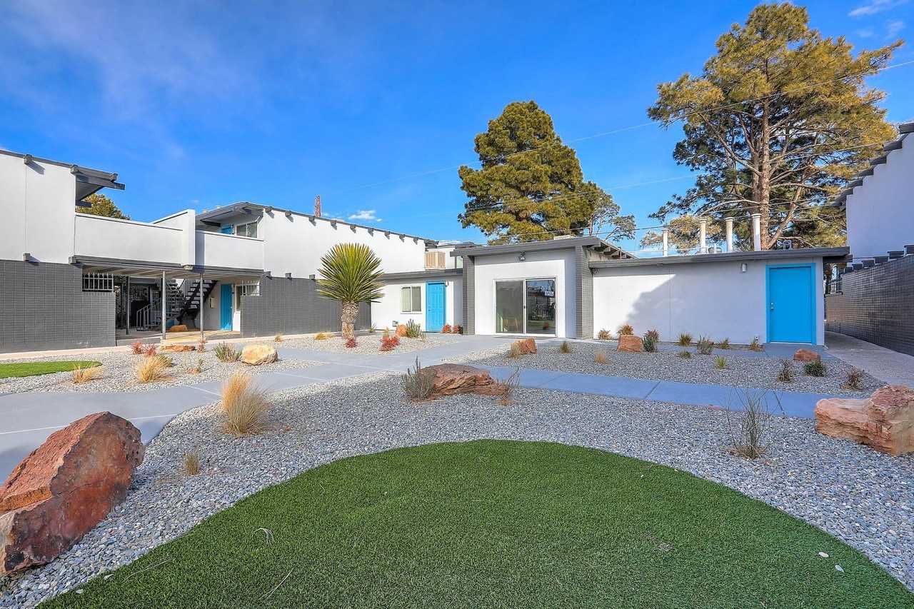 The Valencia - Photo 3 of 50