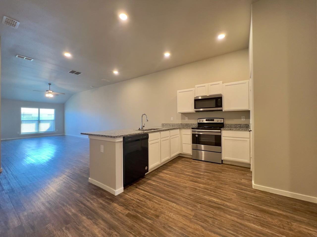 2118 2118 Avenue K - B #B - Photo 4 of 42