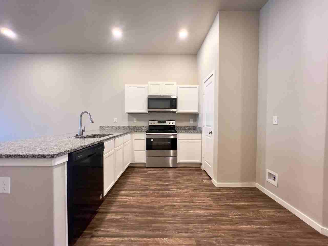 2118 2118 Avenue K - B #B - Photo 5 of 42