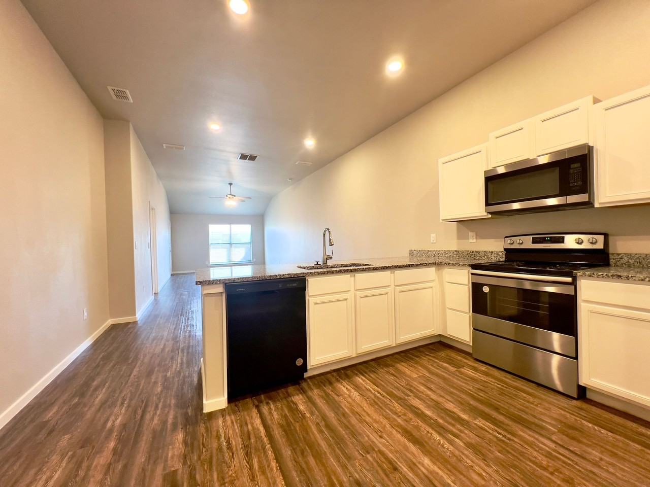 2118 2118 Avenue K - B #B - Photo 6 of 42