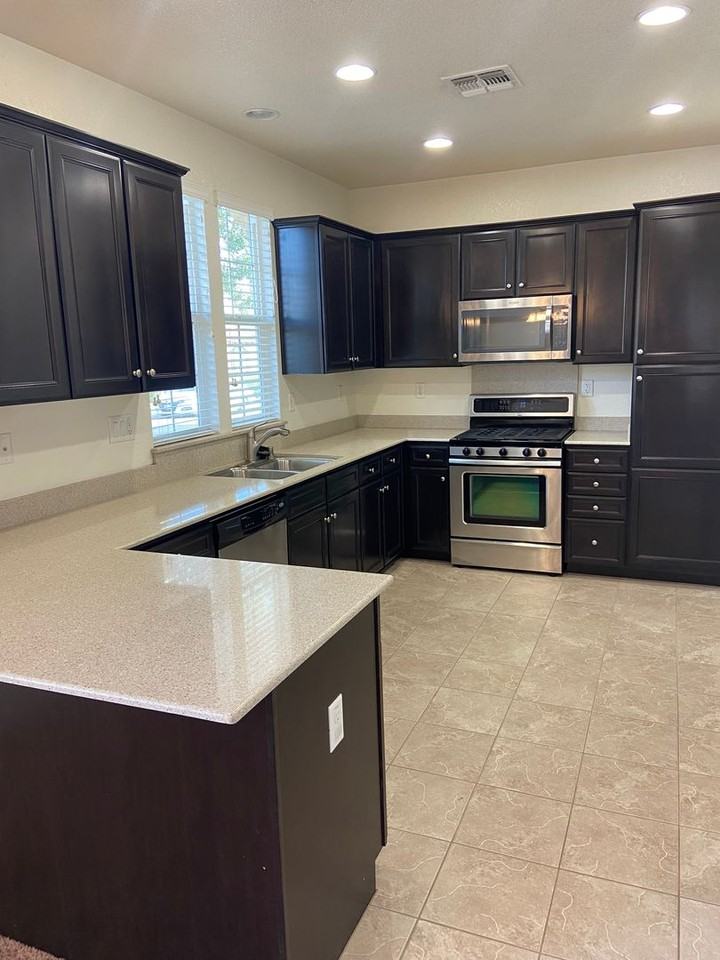 829 Blossom Rock Ln - Photo 3 of 18