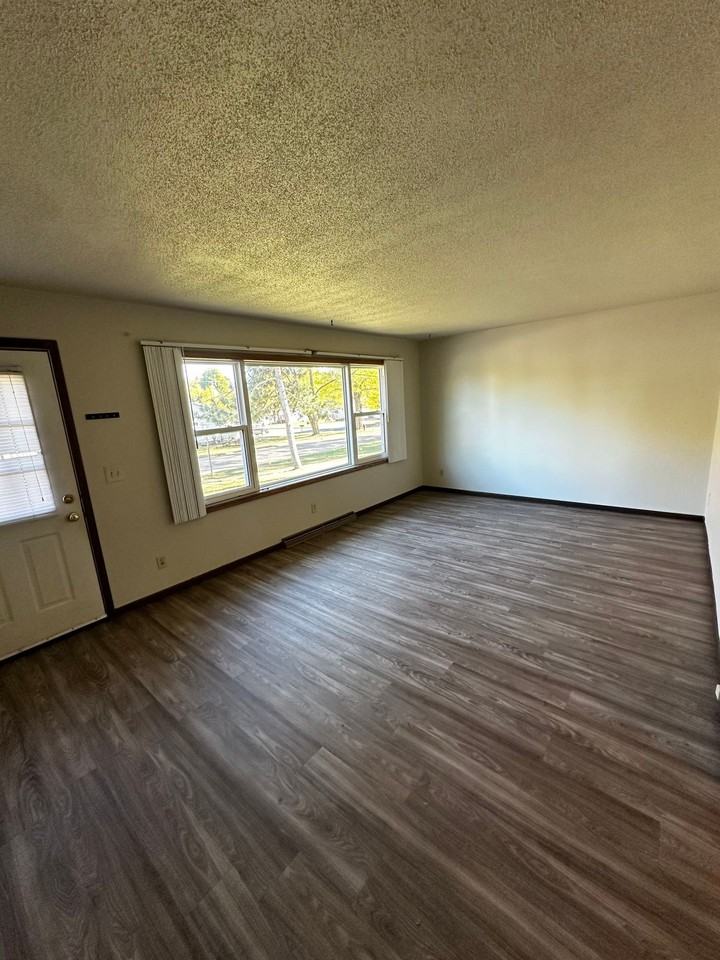 2820-2822 Beverly Hills Dr - Photo 3 of 6