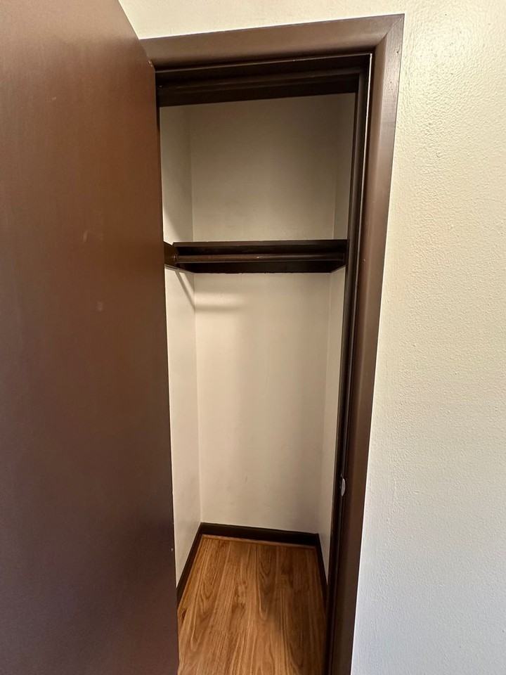 2910 Bolivar Apts - Photo 6 of 24