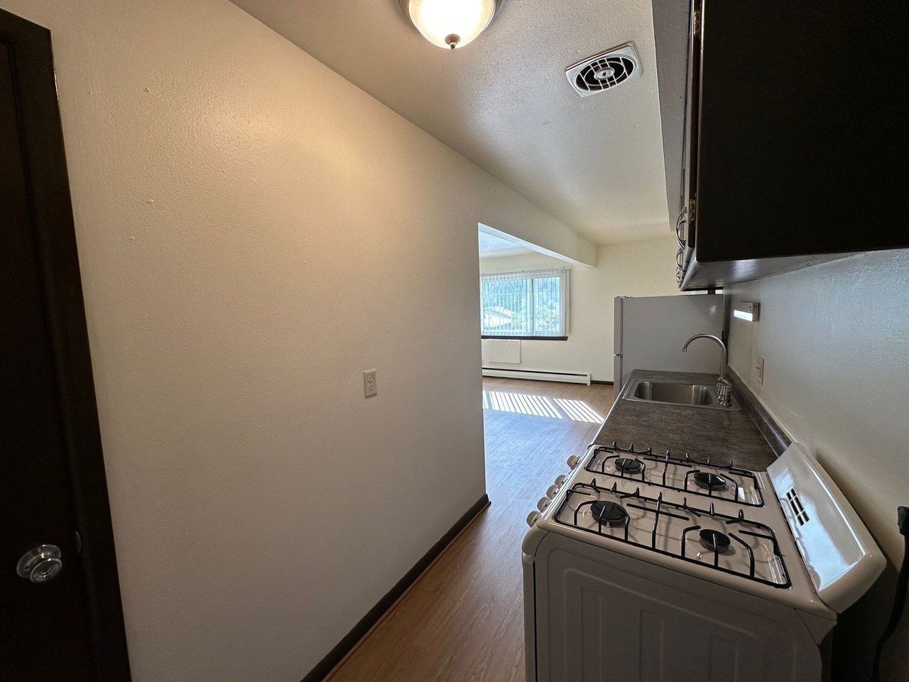 2910 Bolivar Apts - Photo 2 of 23