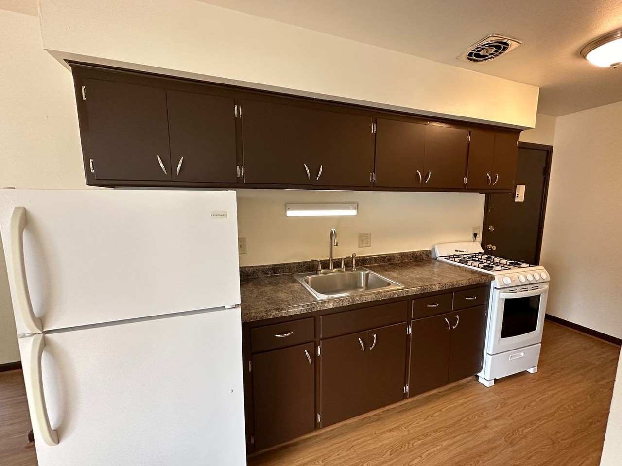 2910 Bolivar Apts - Photo 5 of 23
