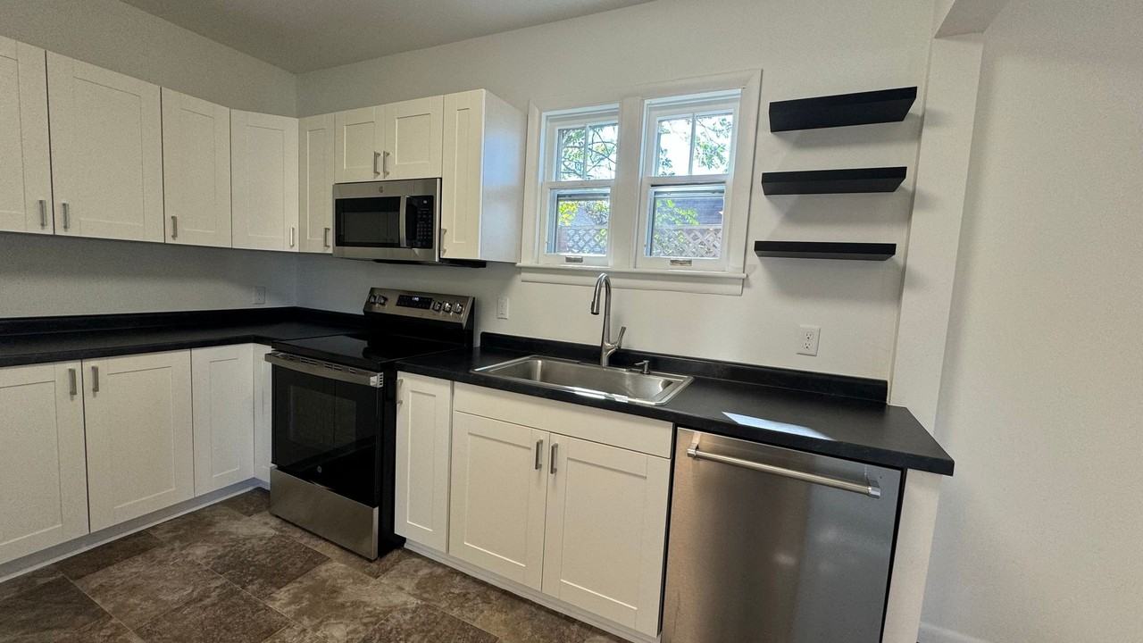 140 Shanahan St Ne - Photo 4 of 13