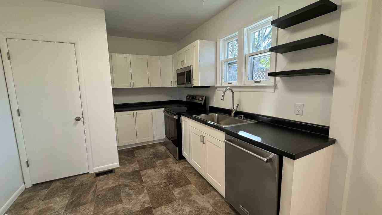 140 Shanahan St Ne - Photo 5 of 13