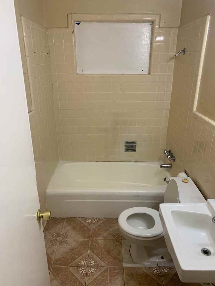 3046 Hoyte Dr - Photo 3 of 10