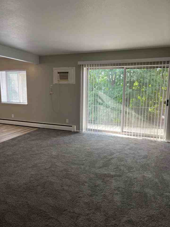 2 bedroom Apartment - Photo 2 of 17