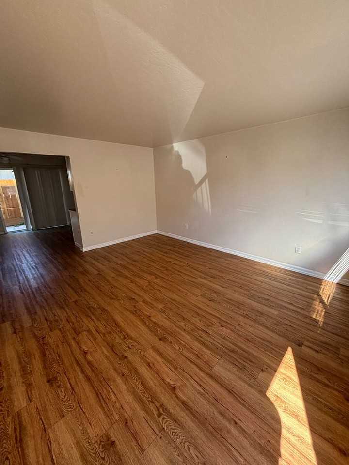 780 Busby Court - Photo 2 of 8