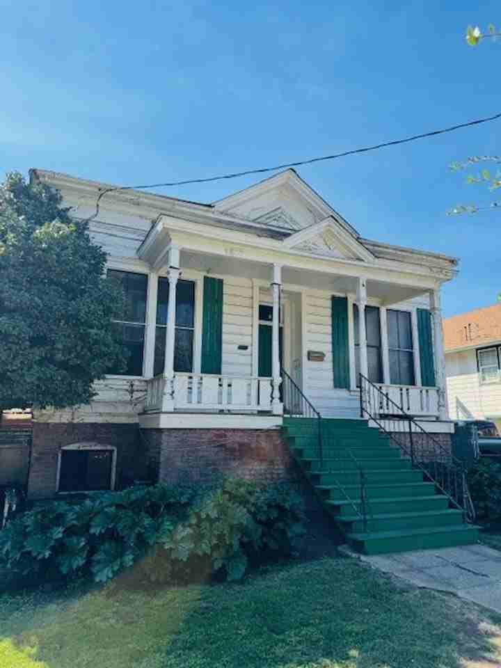 228 Ivy St - Photo 2 of 10
