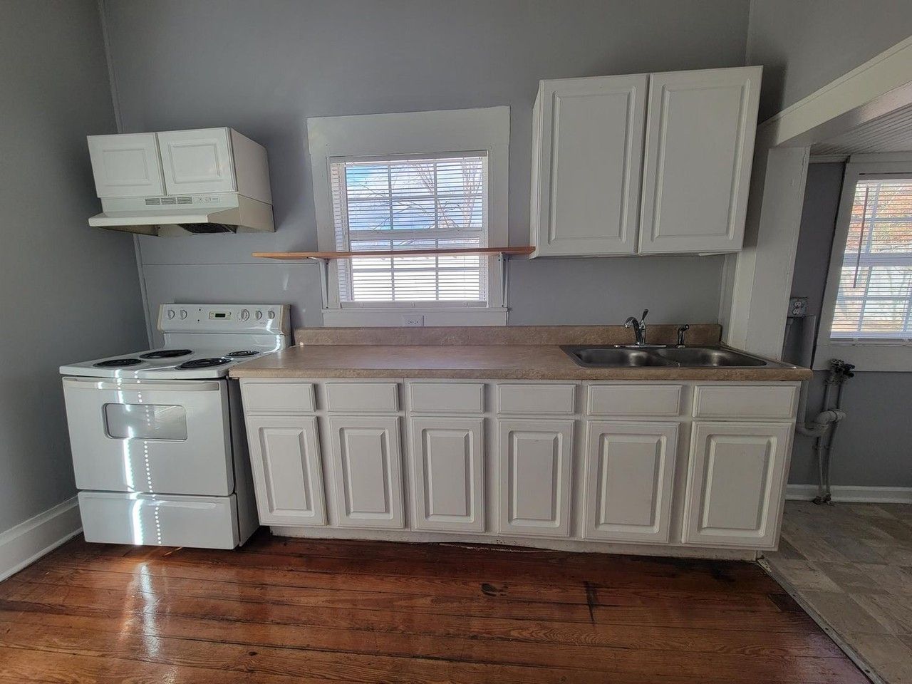 1013 Attica St - Photo 5 of 16