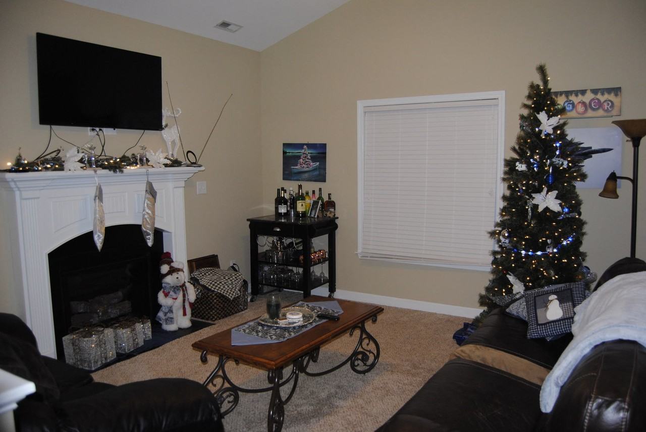 210 Twilight Dr - Photo 2 of 17