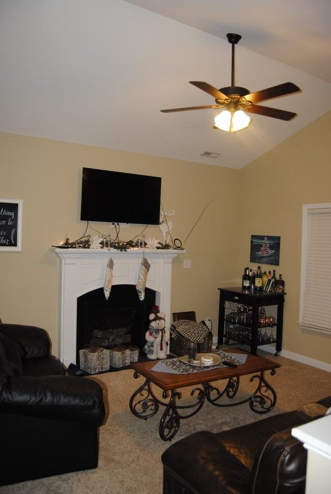 210 Twilight Dr - Photo 3 of 17