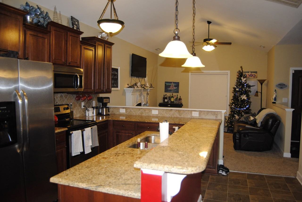 210 Twilight Dr - Photo 6 of 17