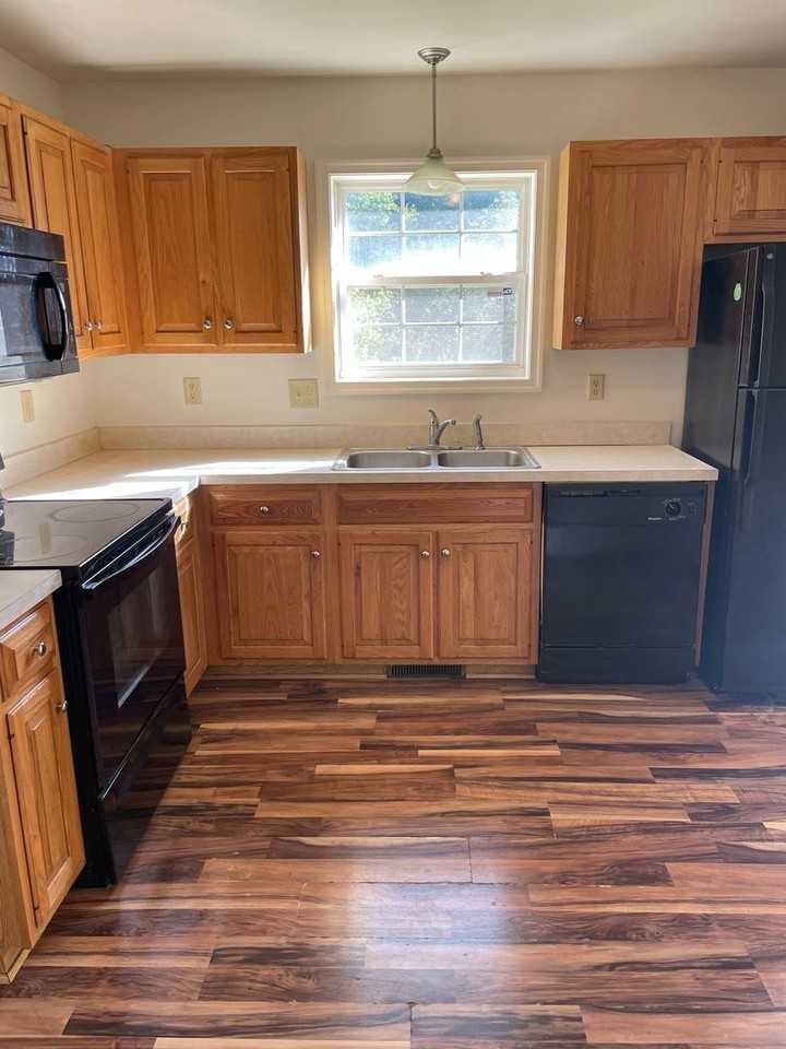 9 Park Ln - Photo 2 of 20