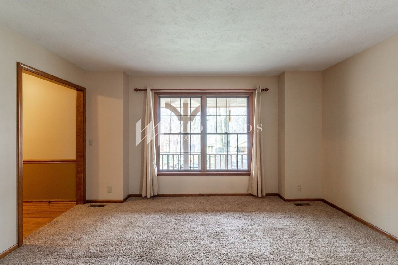 11773 Amos Gates Dr - Photo 4 of 32