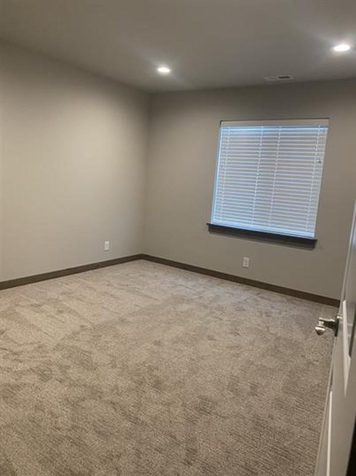 1313 Fozzie Lane - Photo 4 of 10