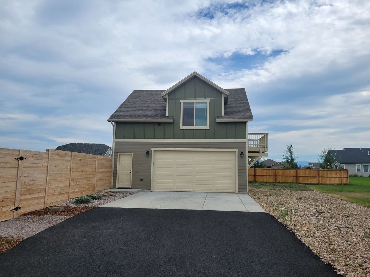 631 Cameron Loop - Photo 2 of 17