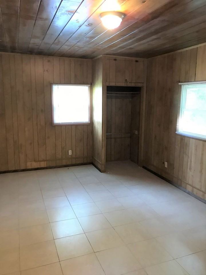 215 Bamboo Dr - Photo 4 of 10
