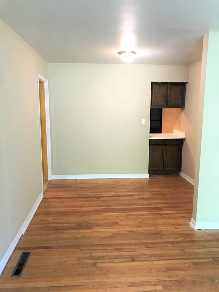 215 Bamboo Dr - Photo 7 of 10