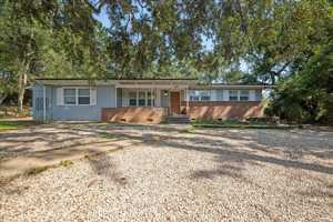 featured image of 207 Iris Cir