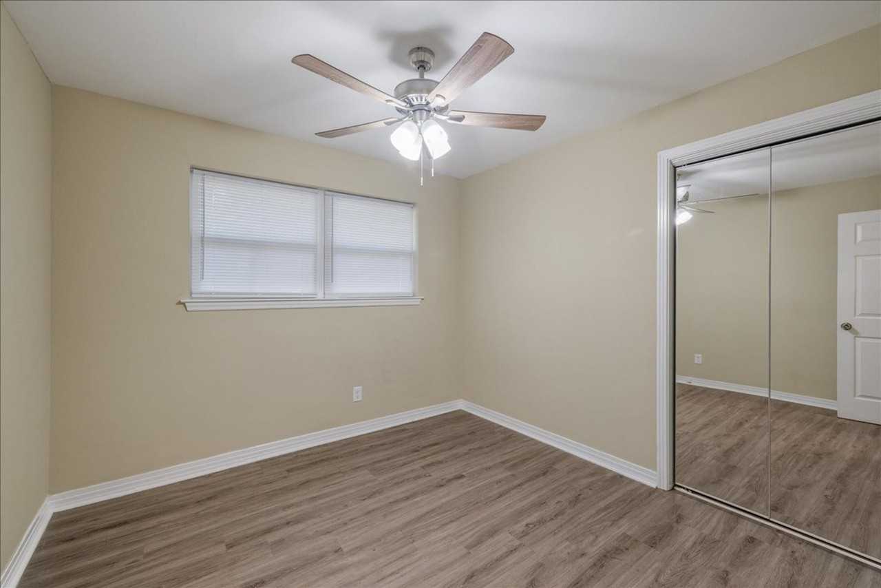 207 Iris Cir - Photo 3 of 45