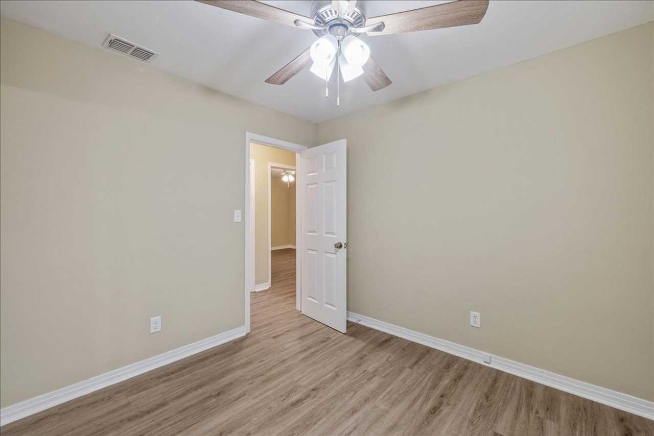 207 Iris Cir - Photo 4 of 45